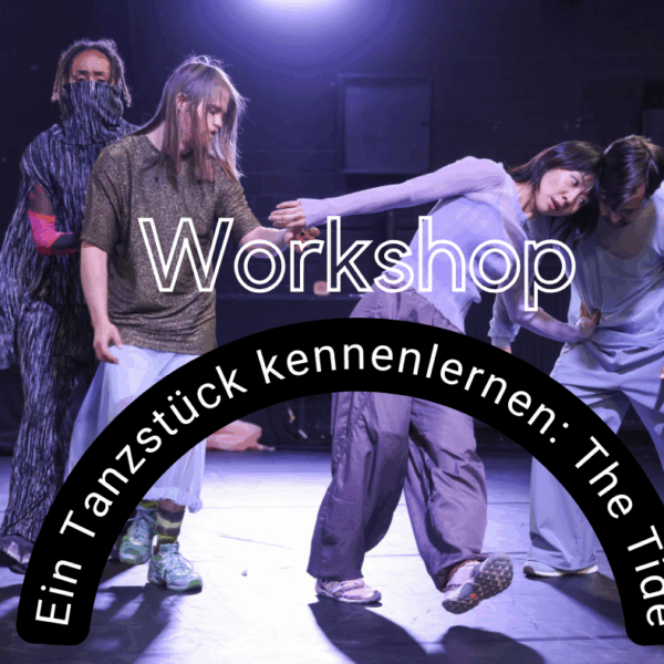 4 Tänzer:innen in lila Licht getaucht. Teils aneinander lehnend, sich stützend, sich ziehend.