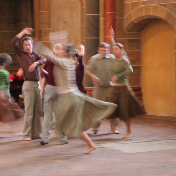 Tänzer und Tänzerinnen im Dom zu Bremen